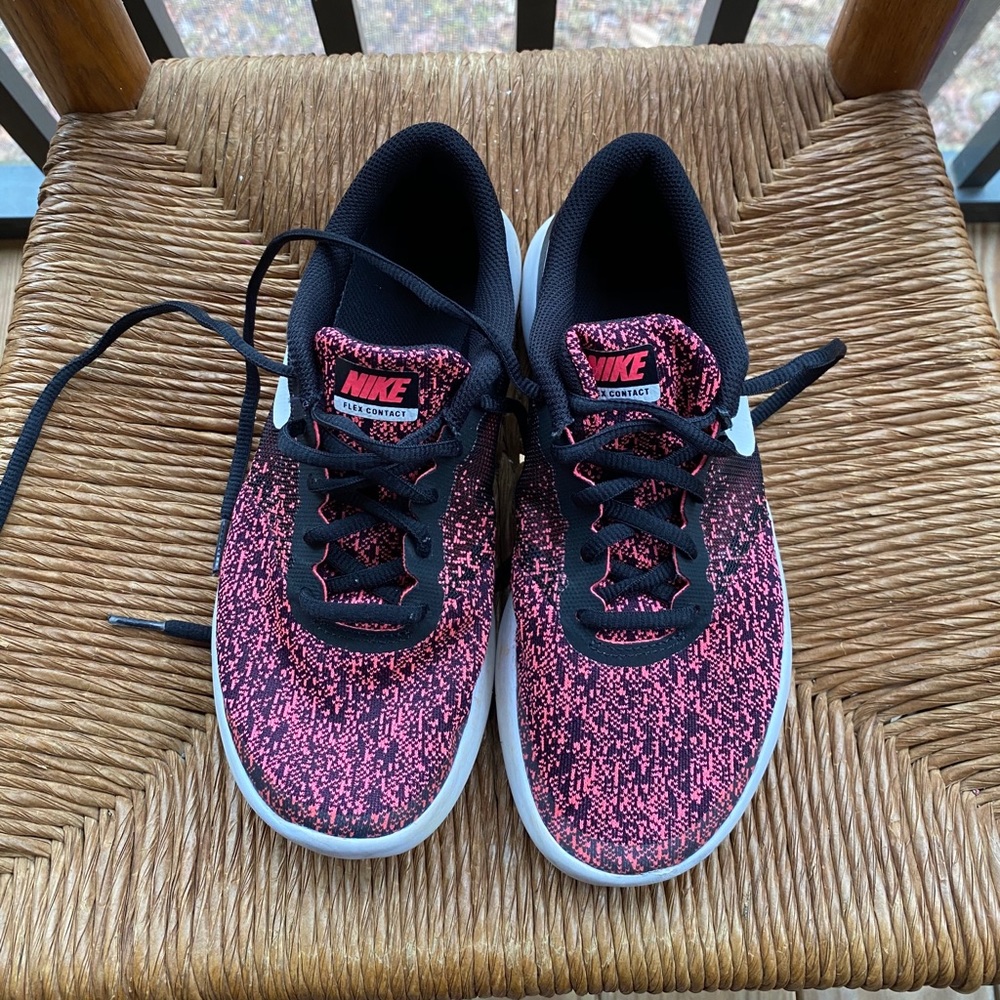 NIKE size 5Y pink/black girls tennis shoes